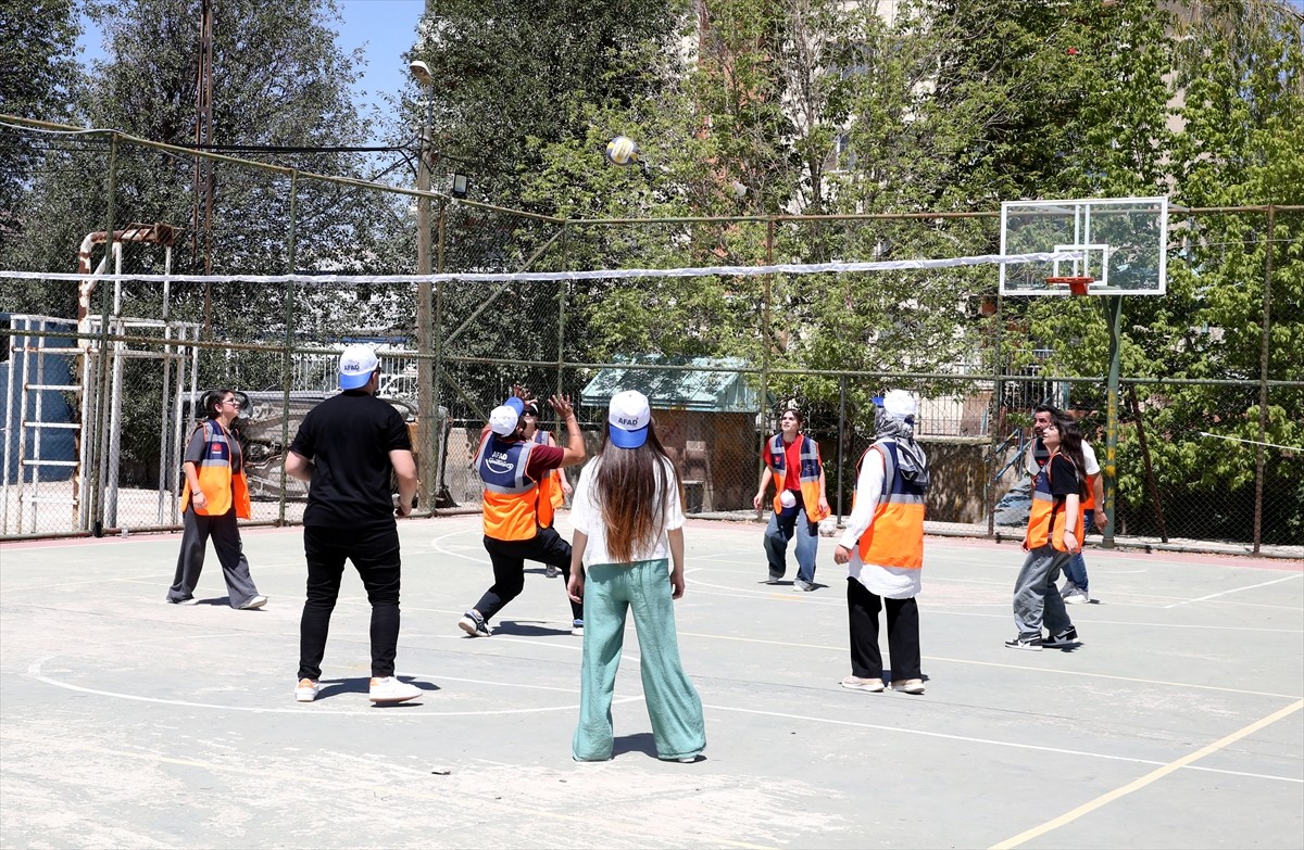 Van'da, Afet ve Acil Durum Müdürlüğünce "Destek AFAD Gönüllü Buluşması" etkinliği düzenlendi....