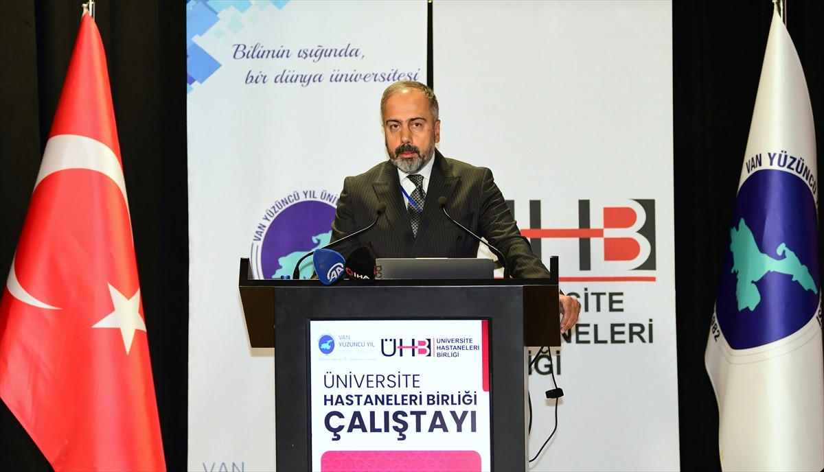  Van Yüzüncü Yıl Üniversitesi (YYÜ) ile Üniversite Hastaneleri Birliği tarafından Van'da...
