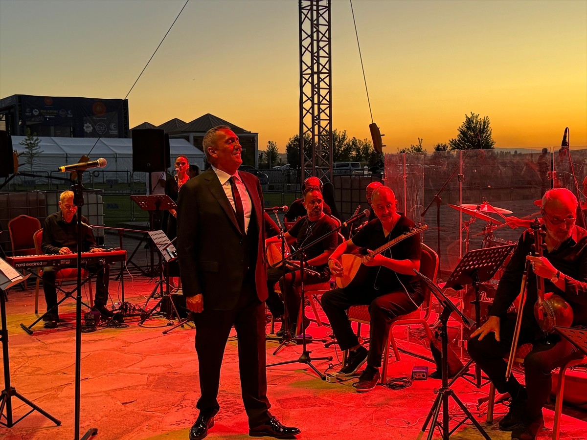 Yavuz Bingöl, Malazgirt Zaferi'nin 954. yıl dönümü kutlamaları kapsamında Muş'un Malazgirt...