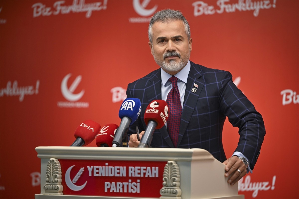 Yeniden Refah Partisi Genel Başkan Yardımcısı Suat Kılıç, parti genel merkezindeki Merkez Yürütme...