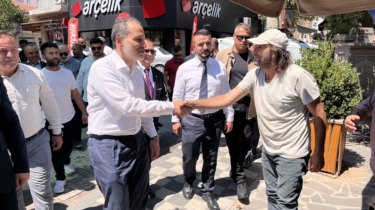 Yeniden Refah Partisi Genel Başkanı Fatih Erbakan, Çanakkale'nin Ayvacık ve Biga ilçelerinde...