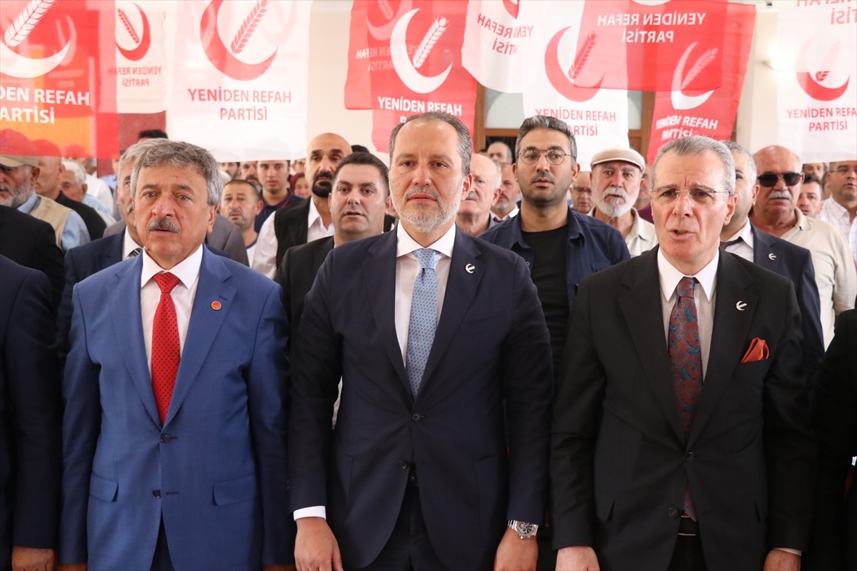 Yeniden Refah Partisi Genel Başkanı Fatih Erbakan, Öğretmenevi Konferans Salonu'nda düzenlenen...