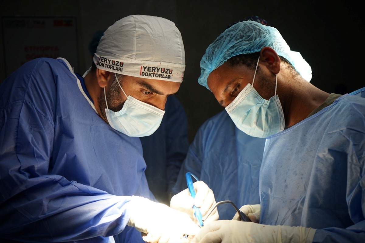 Yeryüzü Doktorları Derneğinin gönüllü ekibi, Türk İşbirliği ve Koordinasyon Ajansı Başkanlığı...