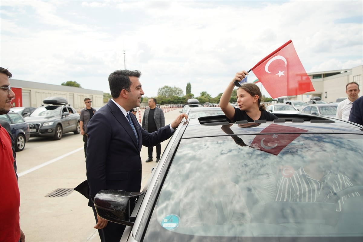 Yurtdışı Türkler ve Akraba Topluluklar (YTB) Başkanı Abdulhadi Turus, Kapıkule Sınır Kapısı'nda...