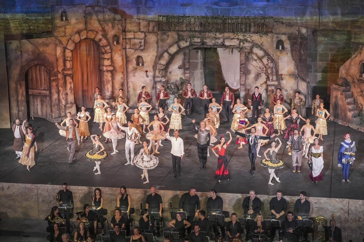 32. Uluslararası Aspendos Opera ve Bale Festivali kapsamında İspanyol kültürünün enerjisini...