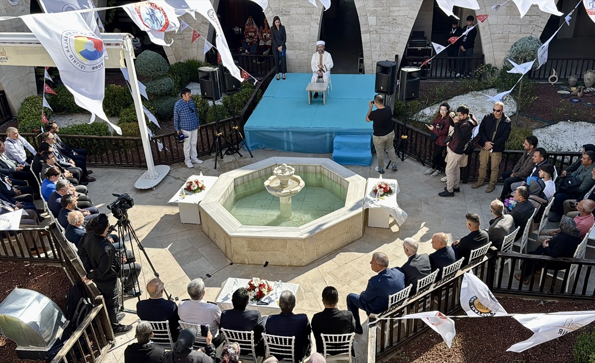 38. Ahilik Haftası kutlamaları kapsamında Kırşehir'de, "Yılın Ahisi" seçilen terzi İsmail Aydın...