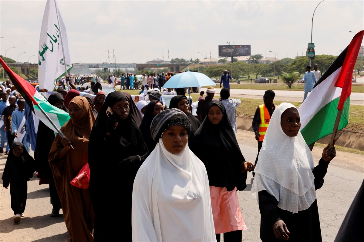 Afrika'nın en yoğun Müslüman nüfusa sahip ülkesi Nijerya'nın başkenti Abuja'da, "Mevlid-i Nebi"...
