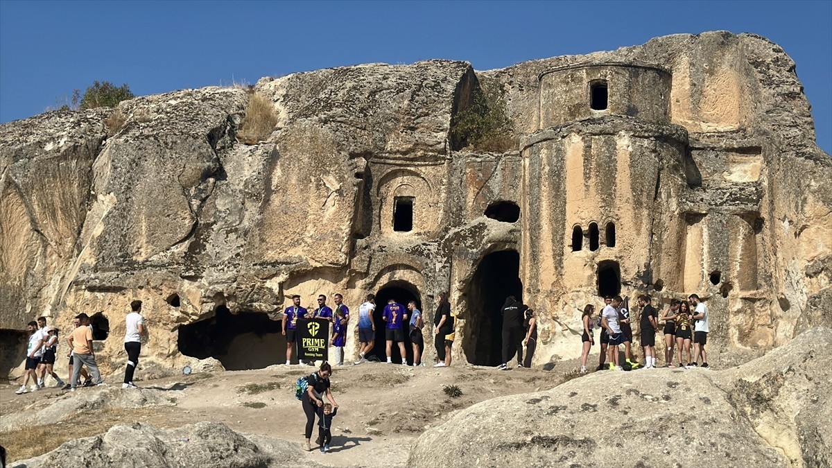 Afyonkarahisar'ın İhsaniye ilçesinde 11. NG Afyon Frig Ultra Maratonu gerçekleştirildi.
