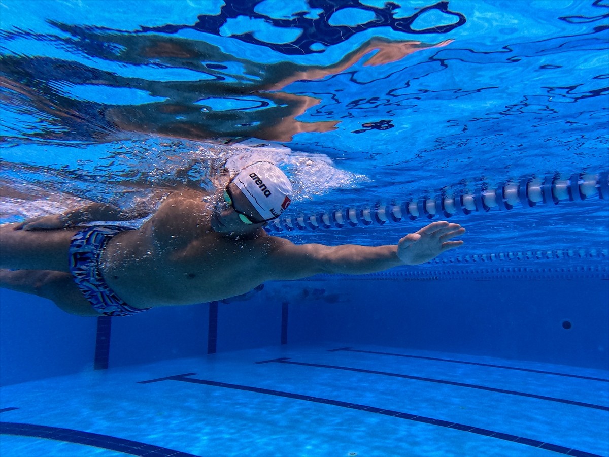 Ailesinin yönlendirmesiyle 4 yaşında yüzmeye başlayan Nusrat Allahverdi, ulusal ve uluslararası...