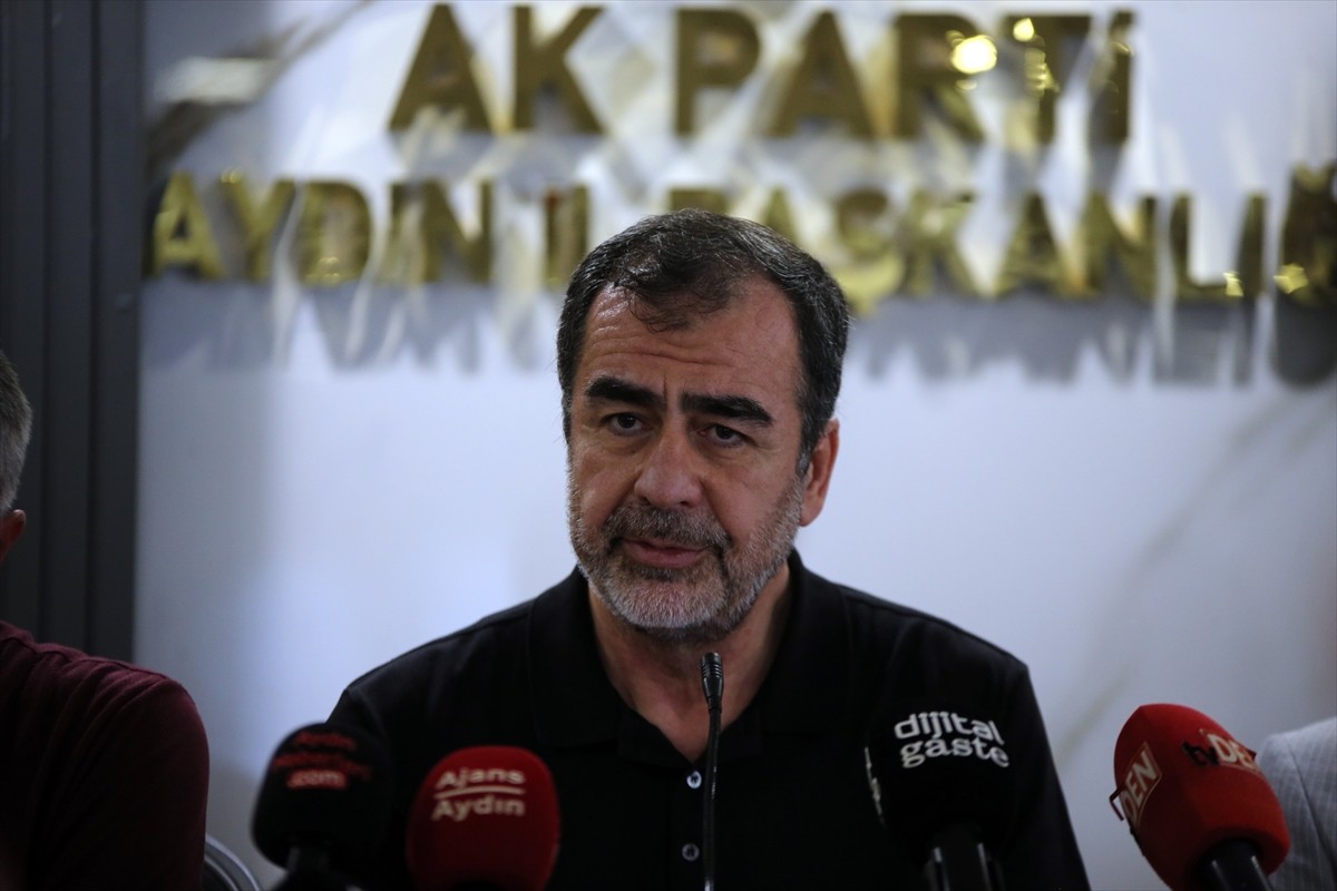 AK Parti Aydın İl Başkanı Mehmet Erdem, ertelenen Büyükşehir Meclis toplantısına ilişkin, "CHP...