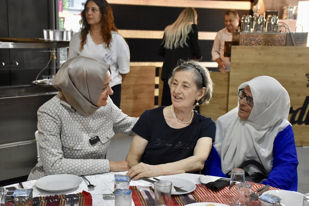 AK Parti Genel Başkan Yardımcısı Fatma Betül Sayan Kaya, Ordu'da şehit yakınları ve gazilerle bir...