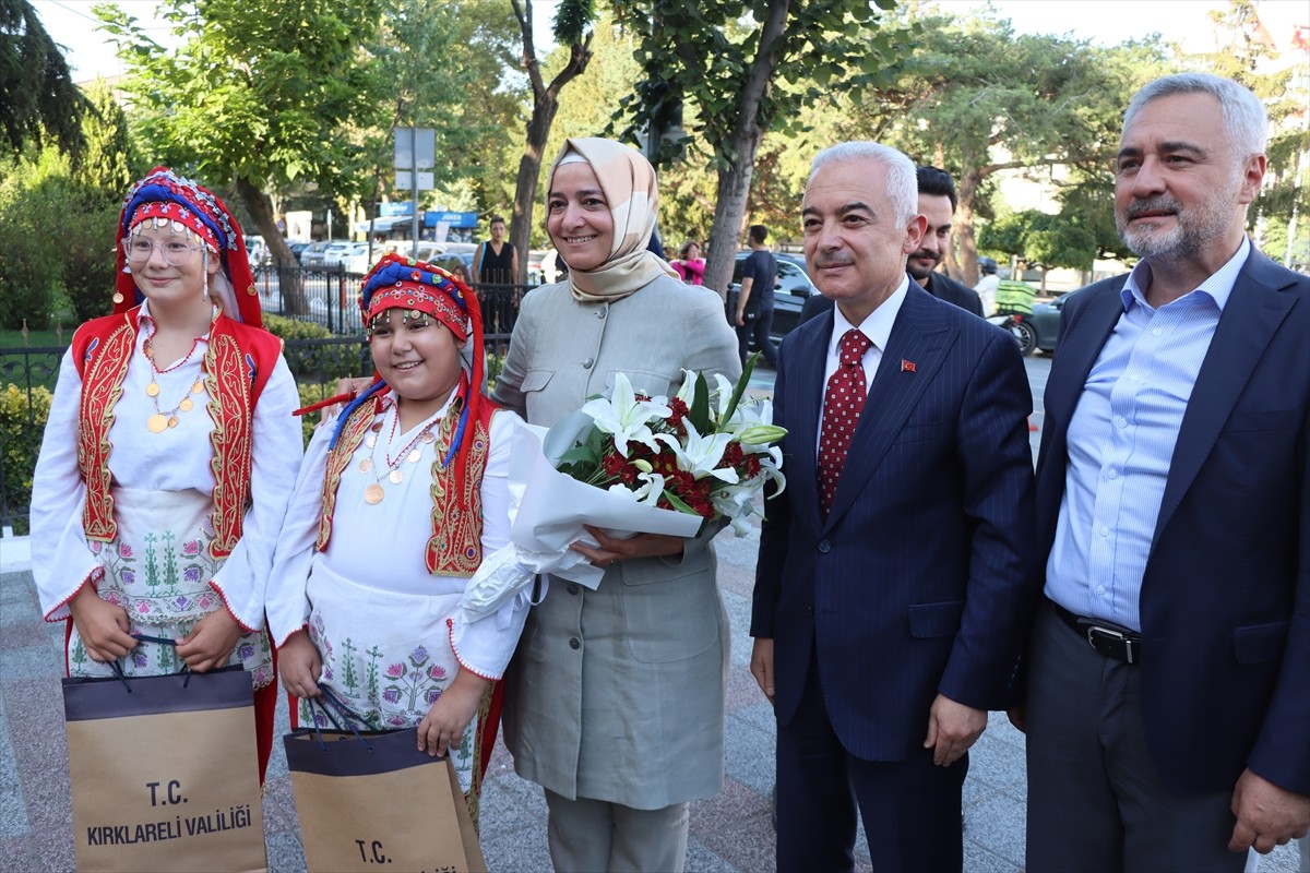 AK Parti Genel Başkan Yardımcısı Fatma Betül Sayan Kaya (sağda), "Türkiye Yüzyılı Buluşmaları"...
