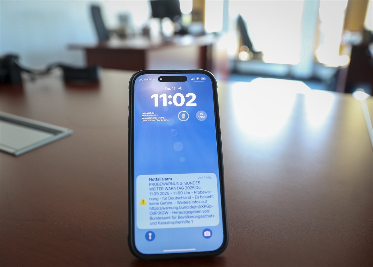 Almanya'da acil durumlarda halkı uyarmak amacıyla kullanılan uyarı sistemleri, "Uyarı Günü"...