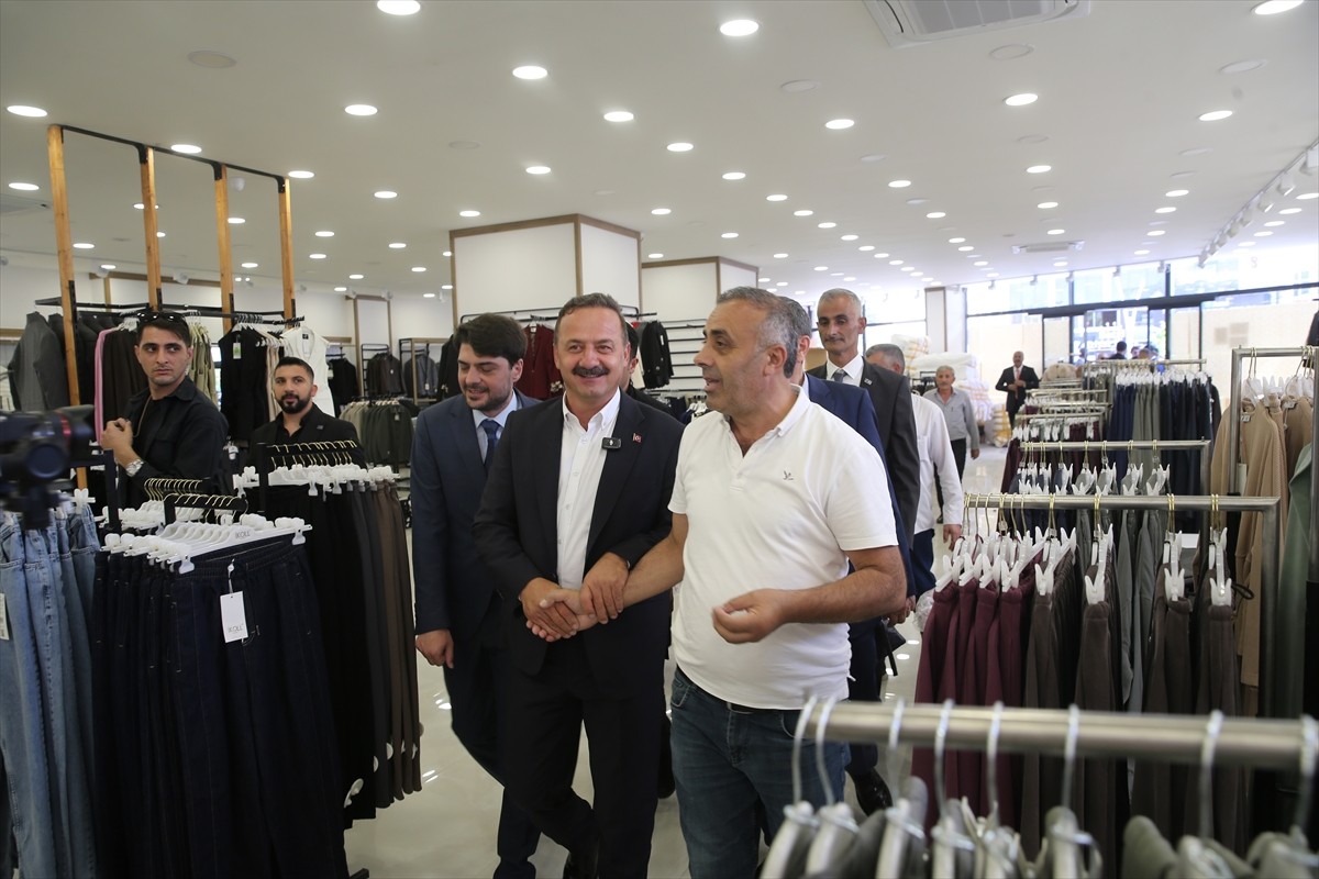 Anahtar Parti Genel Başkanı Yavuz Ağıralioğlu, Muş'ta esnaf ziyareti gerçekleştirdi, partililerle...