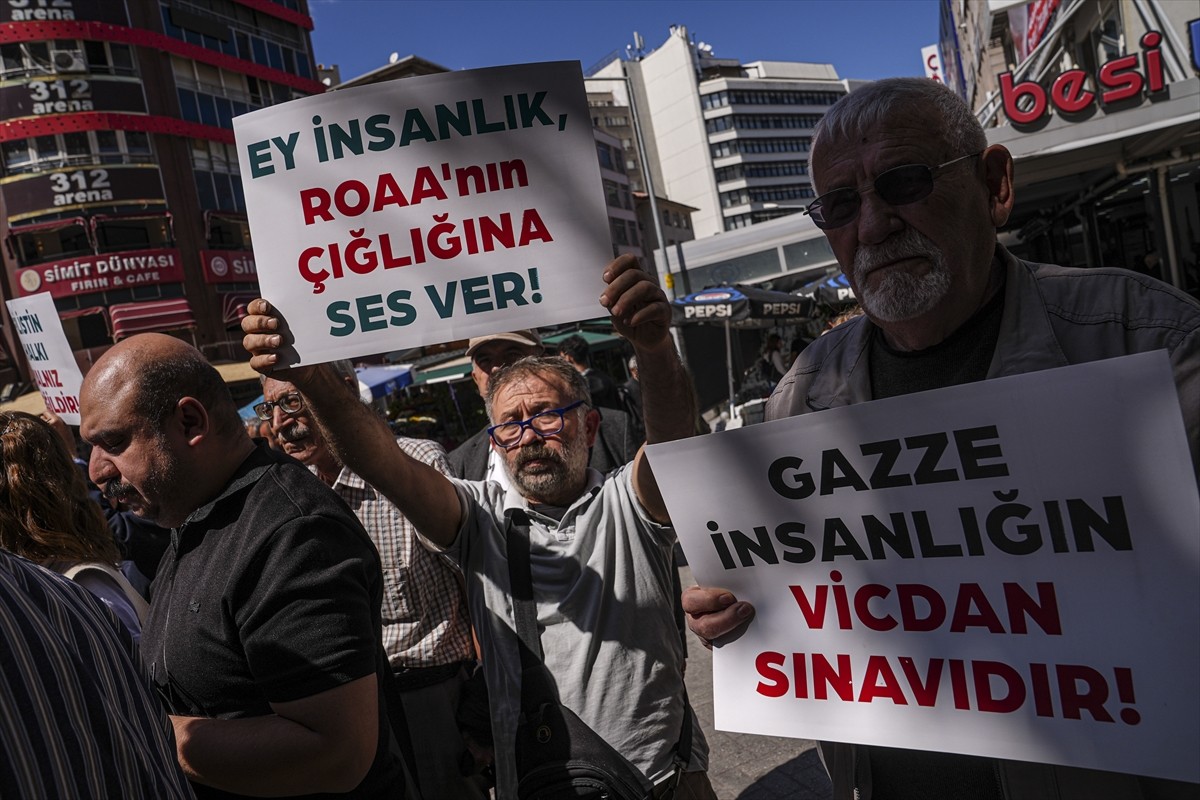 Ankara'da bazı engelli dernekleri, Gazze'de mahsur kalan görme engelli Roaa Abuhelal ve ailesinin...