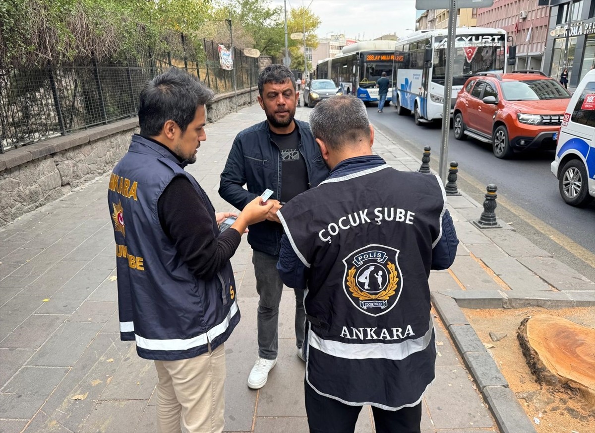 Ankara'da yeni eğitim öğretim yılının başlamasıyla okul çevrelerinde çocukların korunmasına...