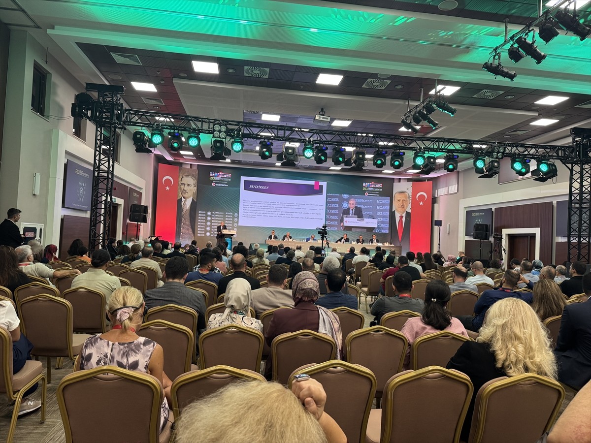 Antalya'da bu yıl 20'ncisi düzenlenen "Uluslararası Adli Tıp Günleri"ne Türkiye'nin yanı sıra 26...