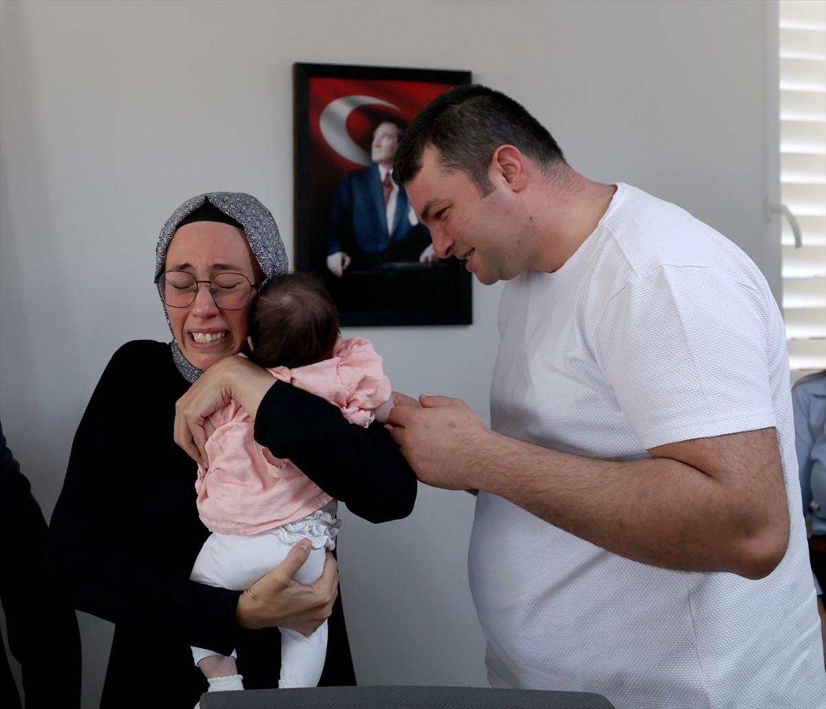 Antalya'da çeşitli nedenlerle devlet korumasına alınan 5 çocuk, koruyucu aileleriyle buluştu. 8...