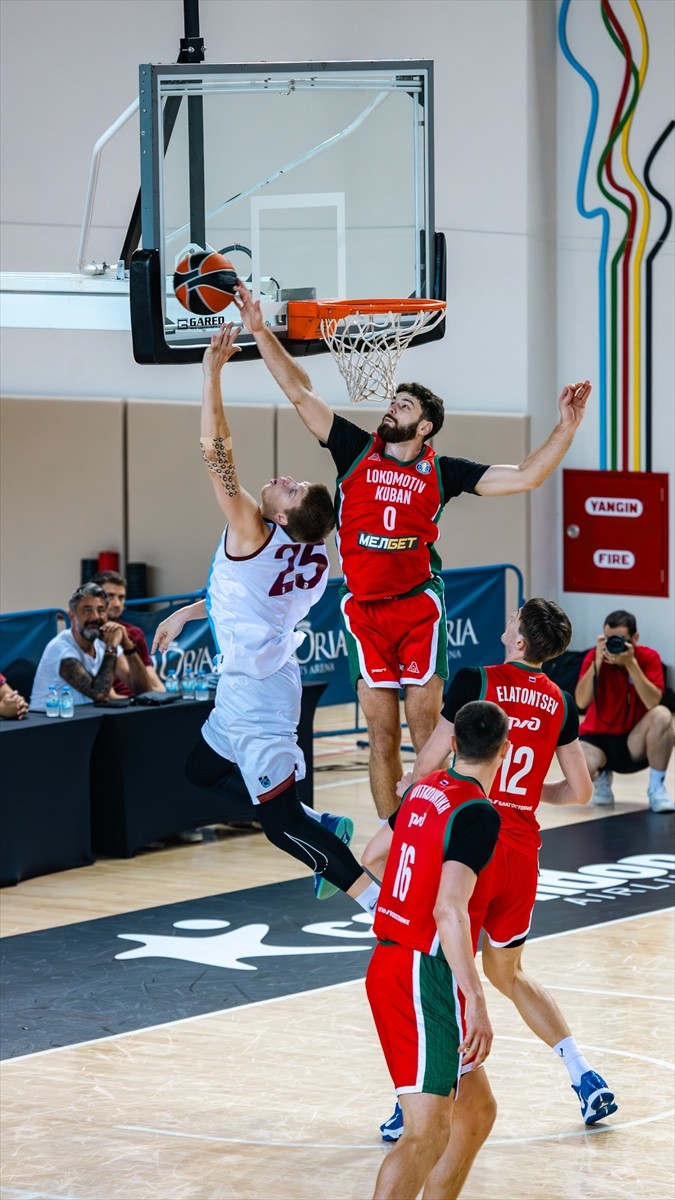 Antalya'da düzenlenen "Gloria Pre-Season Games 2025" basketbol turnuvasında Türkiye Sigorta...