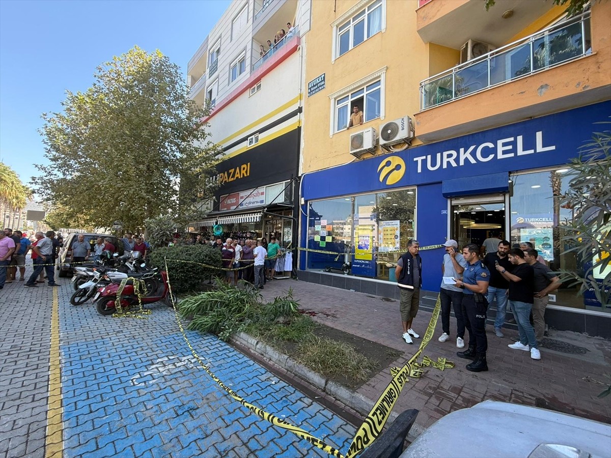 Antalya'nın Gazipaşa ilçesinde silahlı saldırıya uğrayan kişi yaralandı. Polis ekipleri olay...