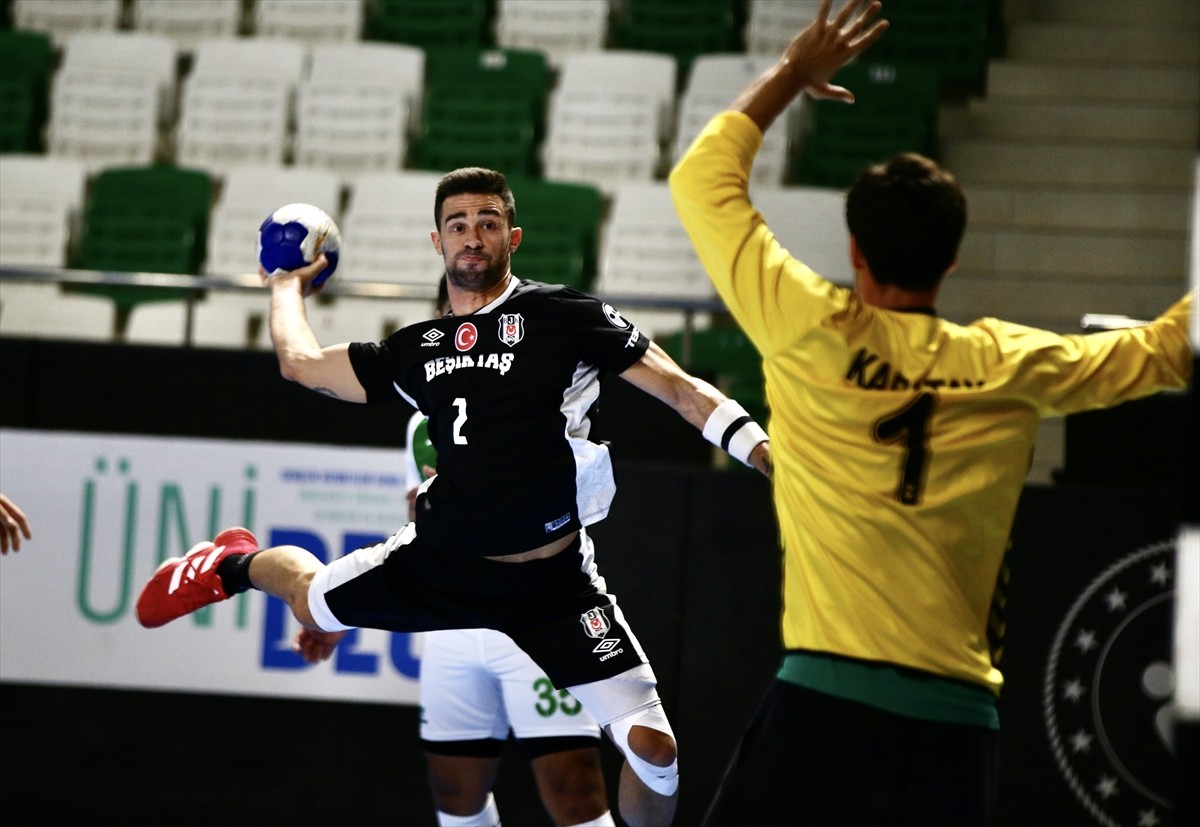 Ardventure Hentbol Erkekler Süper Lig'in 3. haftasında, Hüseyin Avni Alparslan Spor Salonu'nda...