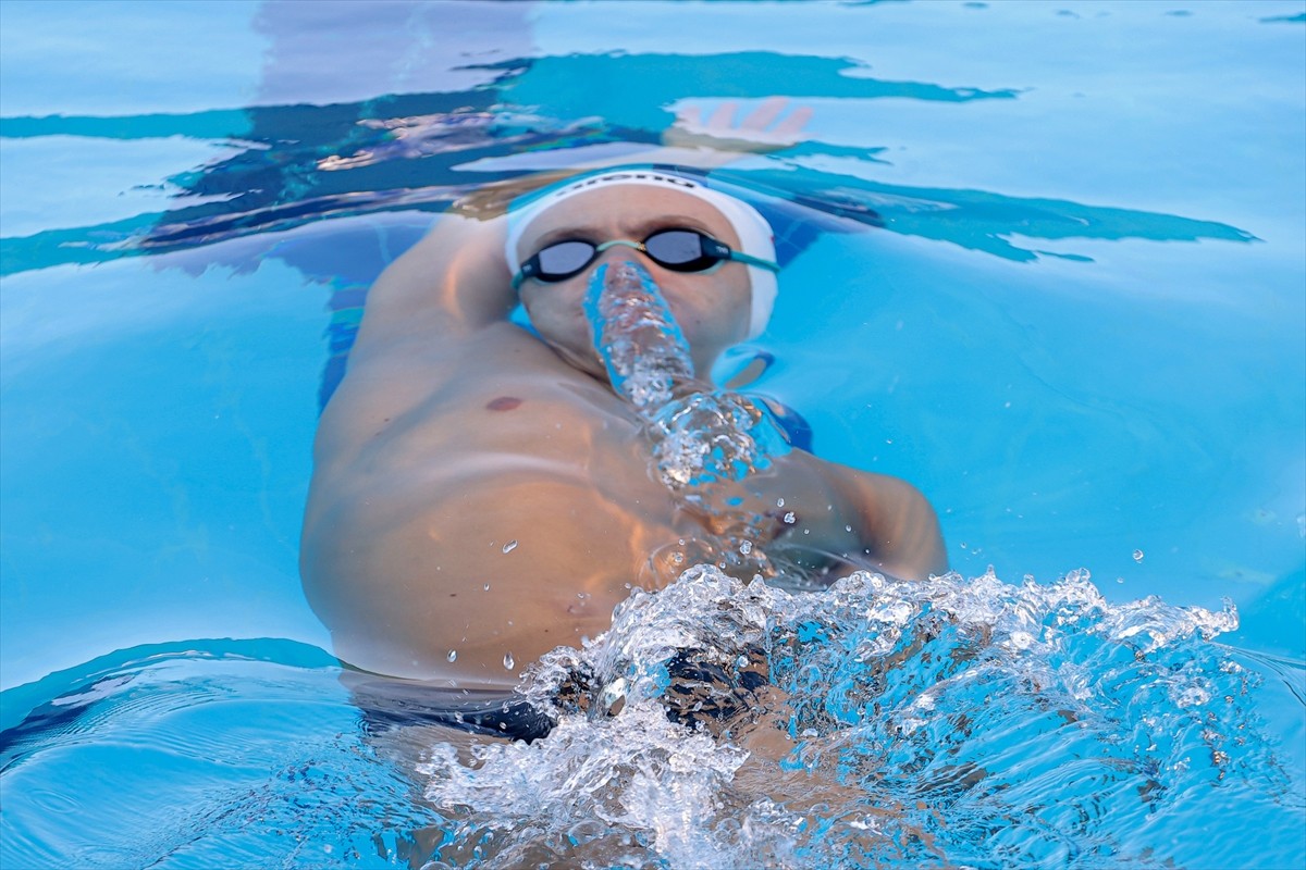 Astım ve alerjik hastalıklar nedeniyle doktorunun yönlendirmesiyle 4 yaşındayken yüzmeye başlayan...