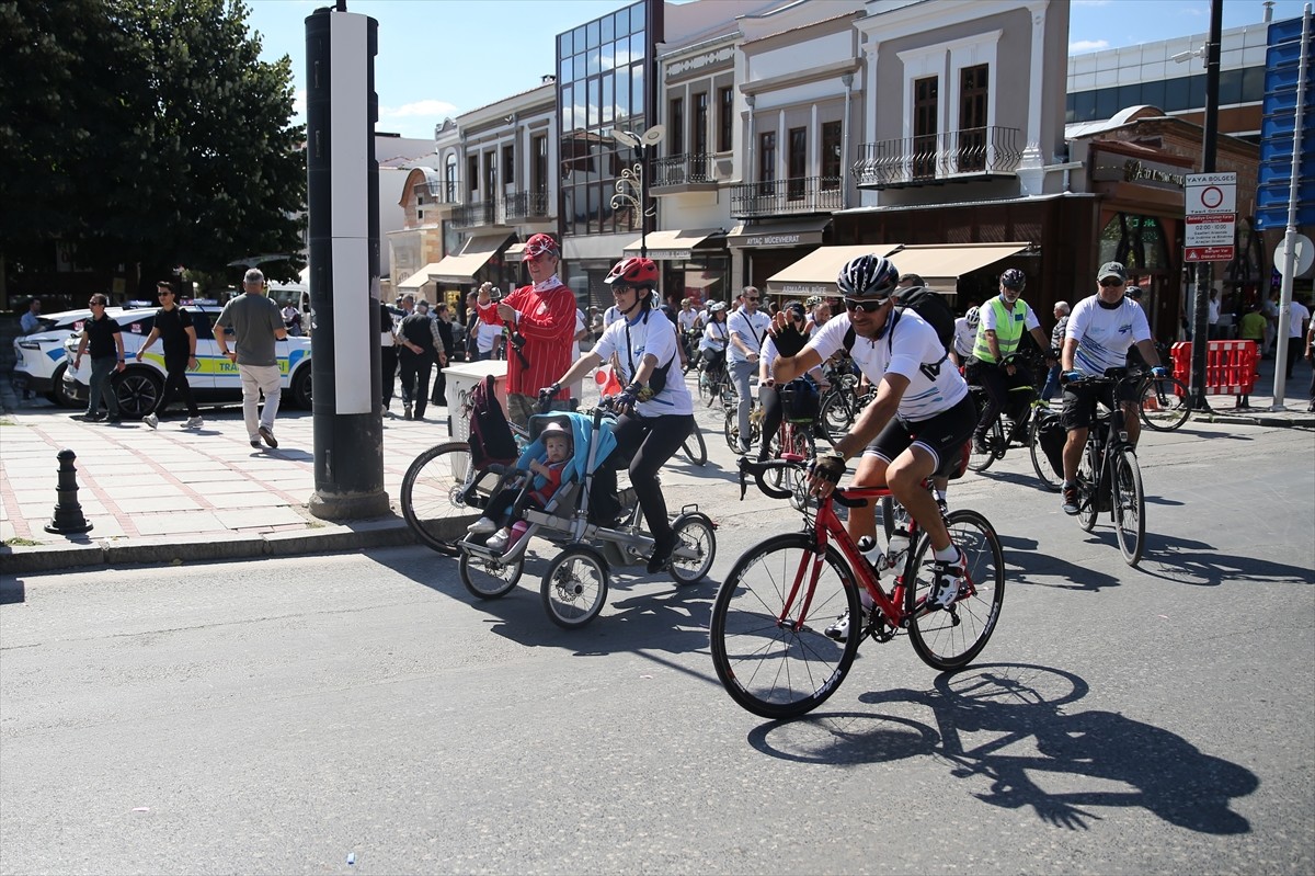 Avrupa Hareketlilik Haftası kapsamında "Edirne Uluslararası Bisiklet Festivali" düzenlendi. Avrupa...