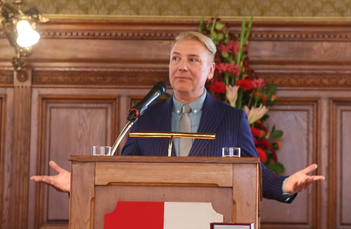 Avusturya'da ünlü Türk moda tasarımcısı Atıl Kutoğlu, Viyana eyaletine hizmetlerinden dolayı...