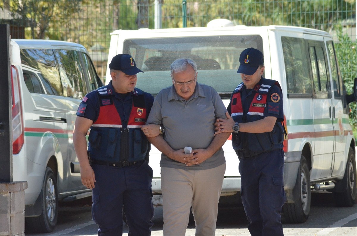 Aydın'ın Nazilli ilçesinde Fetullahçı Terör Örgütü (FETÖ) üyeliğinden 6 yıl 3 ay kesinleşmiş hapis...