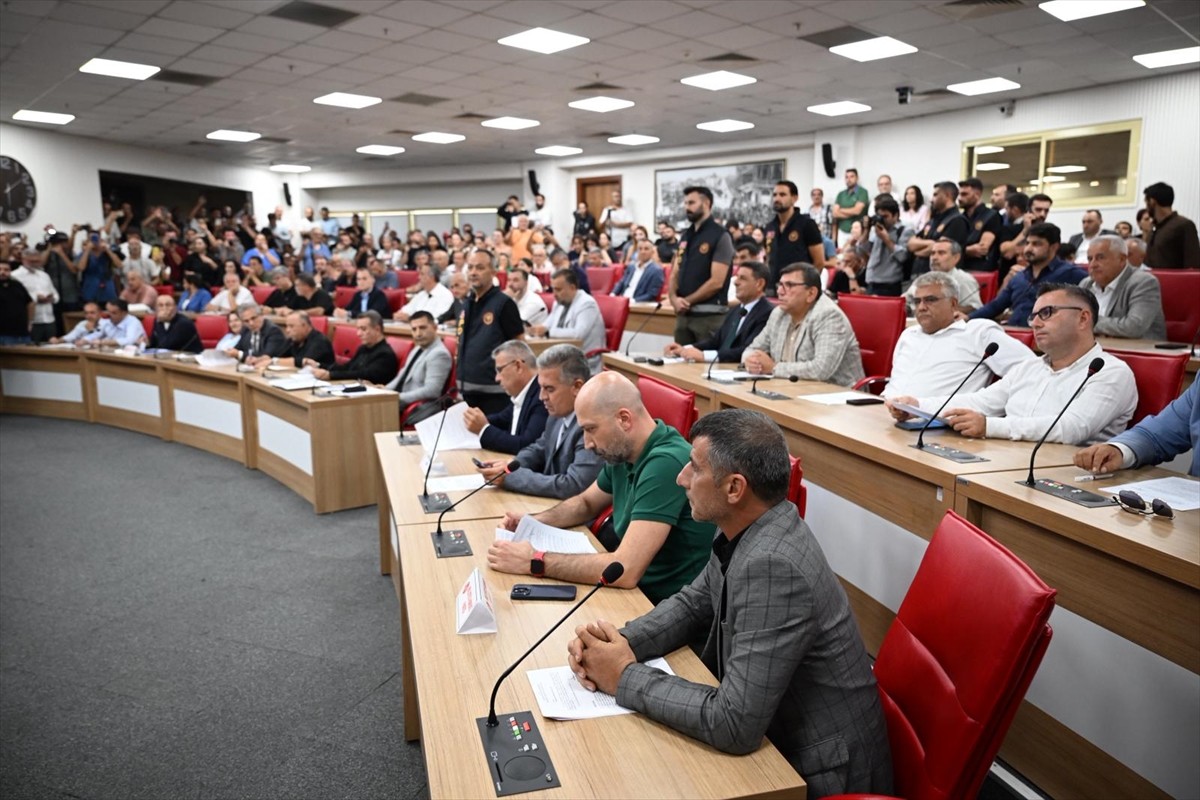 Aydın Büyükşehir Belediyesi'nin Özlem Çerçioğlu başkanlığında toplanan meclis toplantısı, yaşanan...