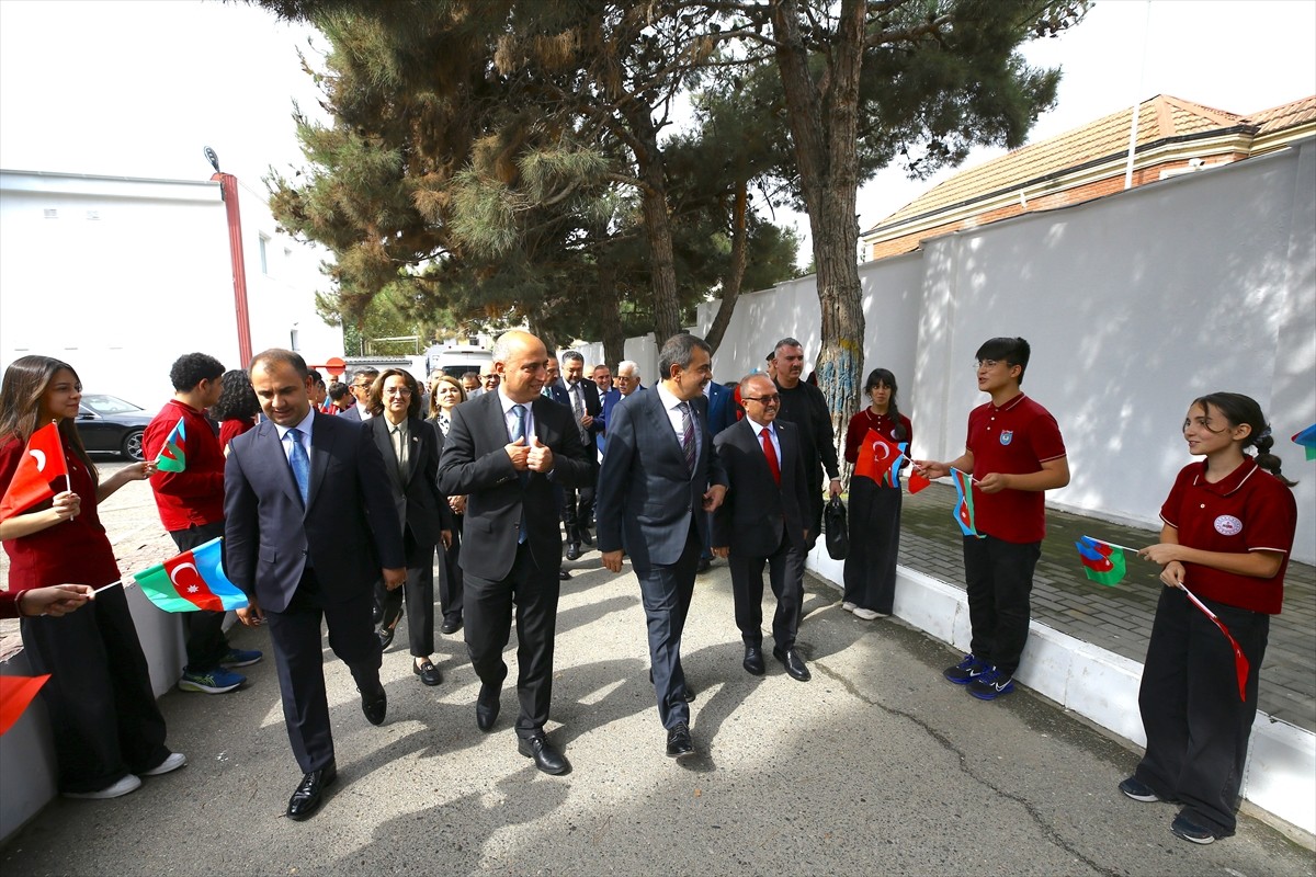 Azerbaycan'da Bakü Türk Anadolu Lisesinin yeni yerleşkesi törenle açıldı. Başkent Bakü'deki açılış...