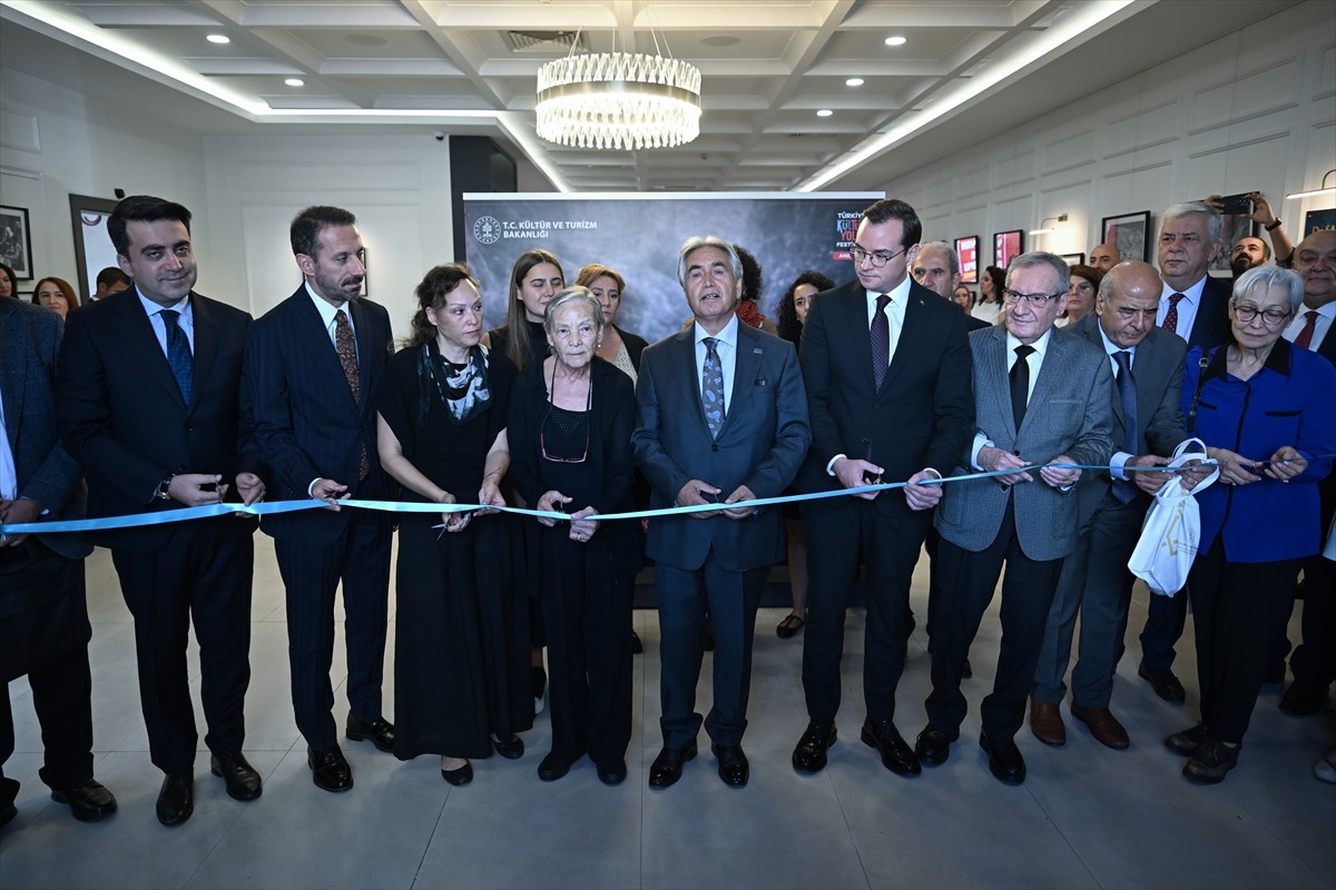 Başkent Kültür Yolu Festivali kapsamında düzenlenen "Yaşayan Miras Forumu" başladı. Kültür ve...