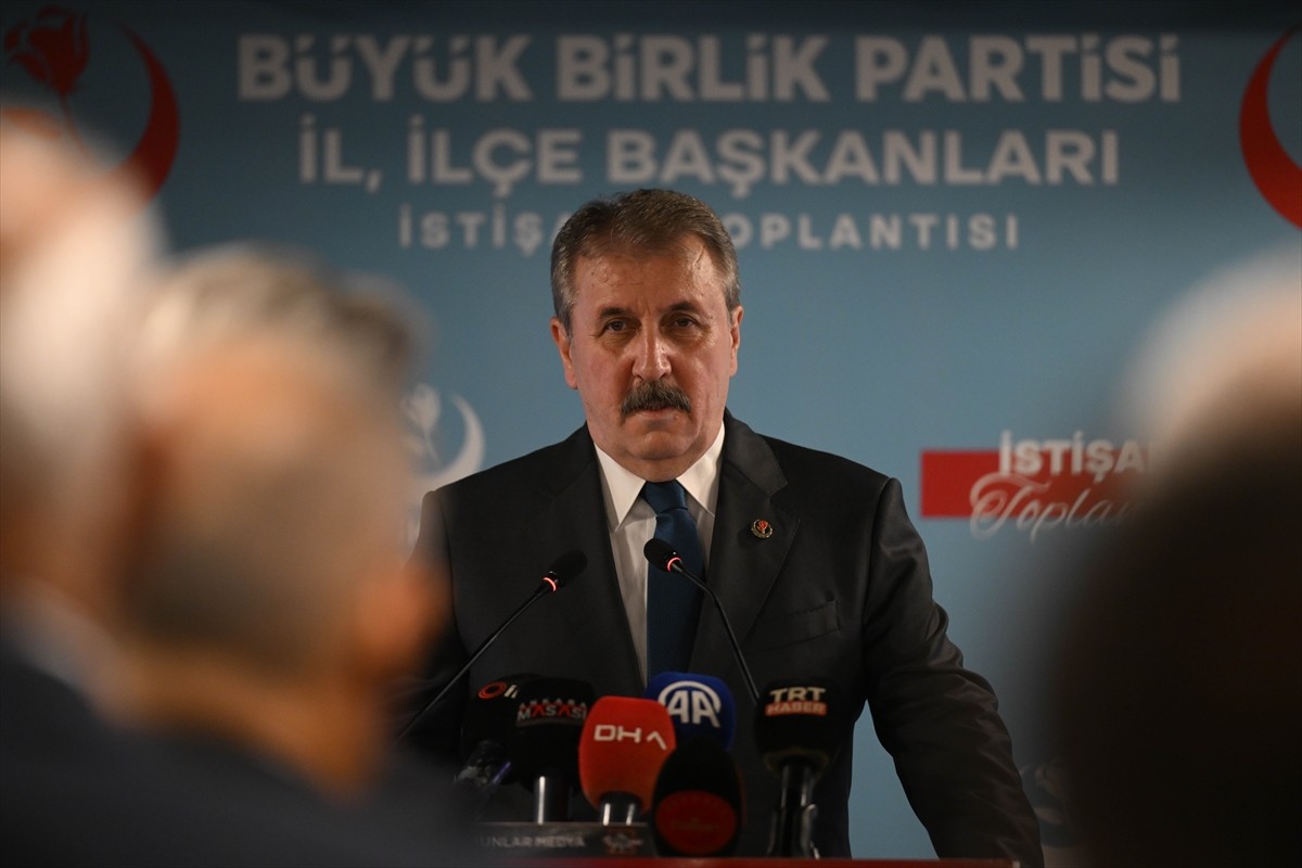 BBP Genel Başkanı Mustafa Destici, partisinin genel merkezinde düzenlediği basın toplantısında...