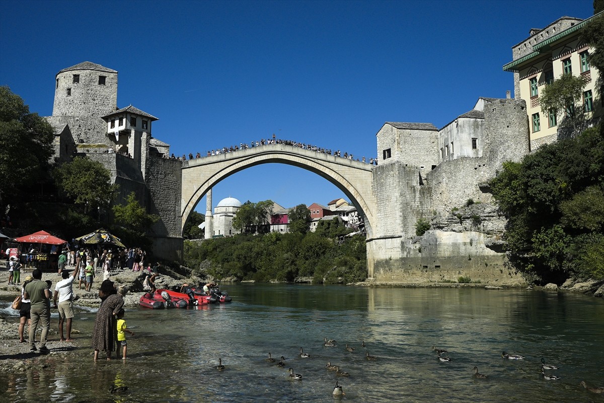 Bosna Hersek'in güneyinde bulunan Mostar kenti, hem Osmanlı mirası tarihi köprüye ev sahipliği...