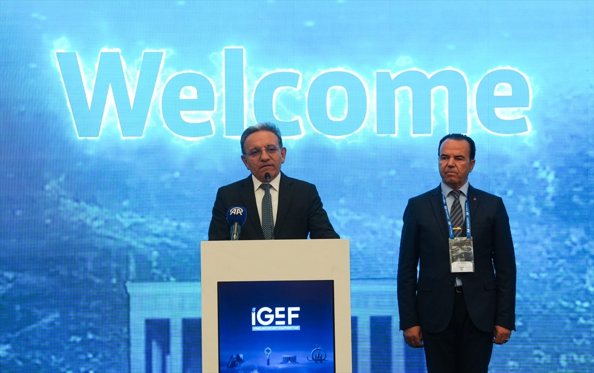 Bu yıl ikincisi düzenlenen İç Güvenlik Ekipmanları Fuarı (İGEF'25) katılımcıları, gala yemeği...