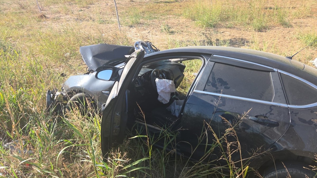 Bursa'nın Orhangazi ilçesinde 2 otomobilin çarpıştığı kazada 4 kişi yaralandı