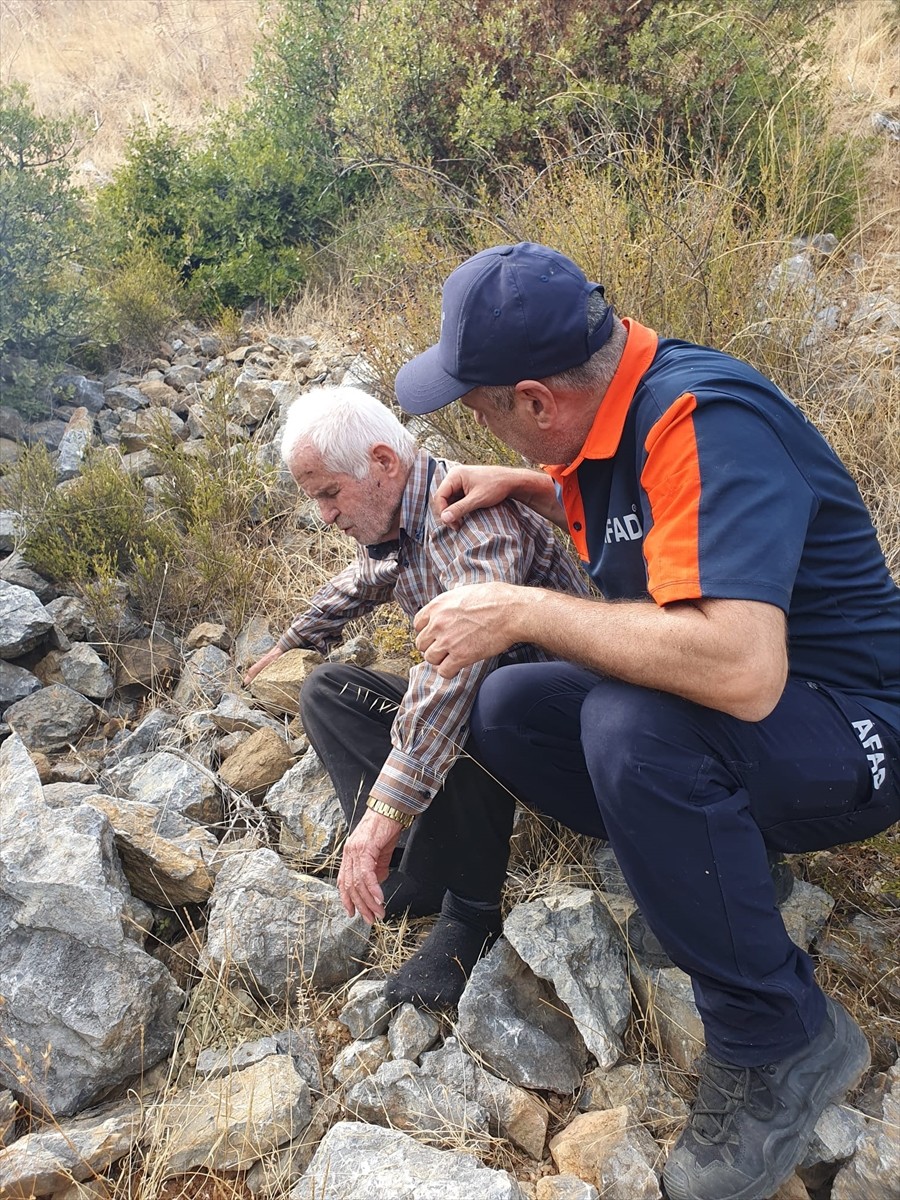 Bursa'nın Osmangazi ilçesinde 3 gün önce kaybolan 86 yaşındaki kişi, arama kurtarma ekiplerince...