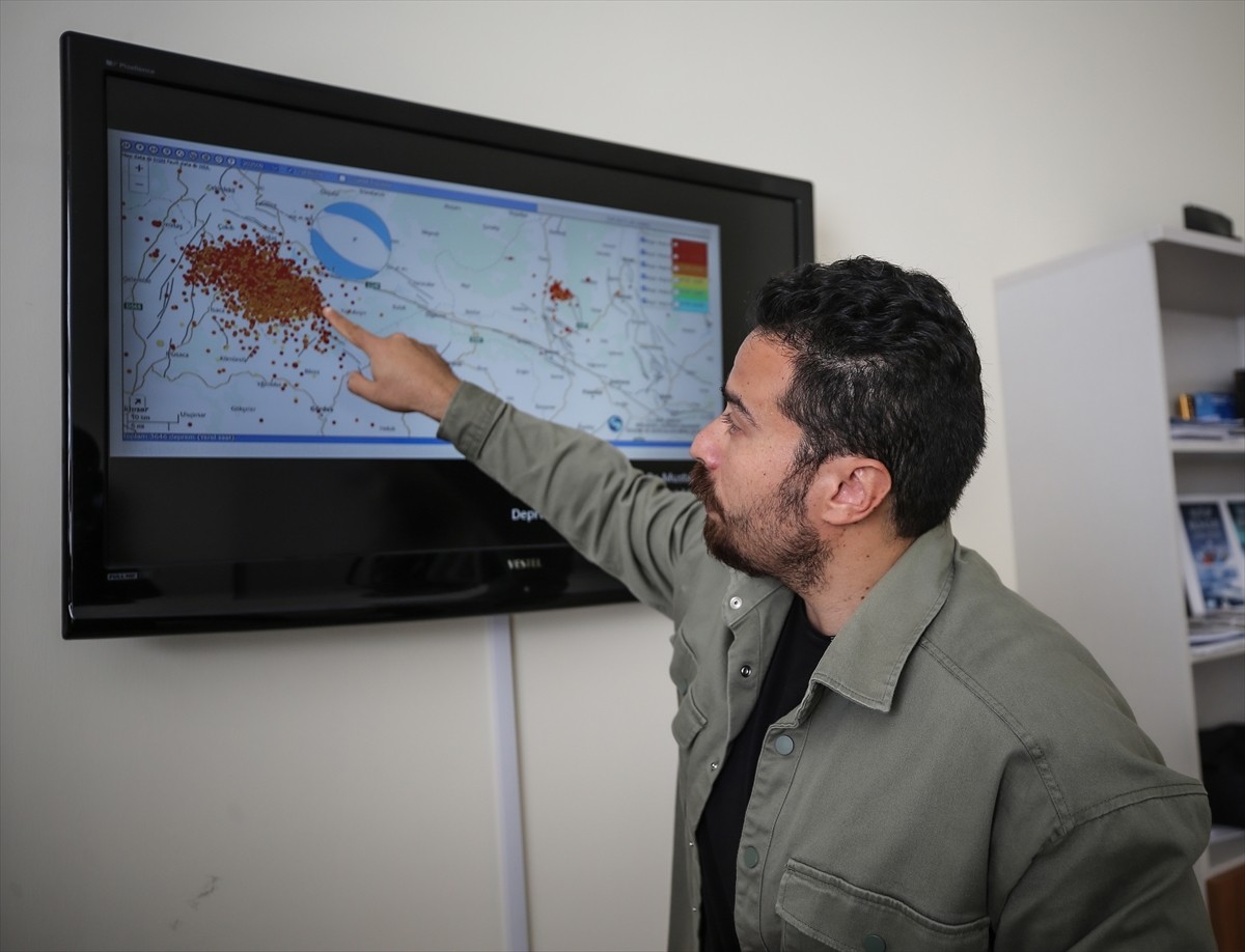 Bursa Uludağ Üniversitesi Deprem Araştırma ve Yapı Sağlığı İzleme Laboratuvarı Sorumlusu Doç. Dr....