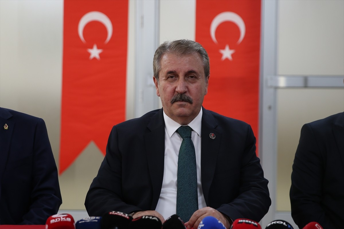 Büyük Birlik Partisi Genel Başkanı Mustafa Destici,(ortada) Adıyaman ziyaretleri kapsamında...