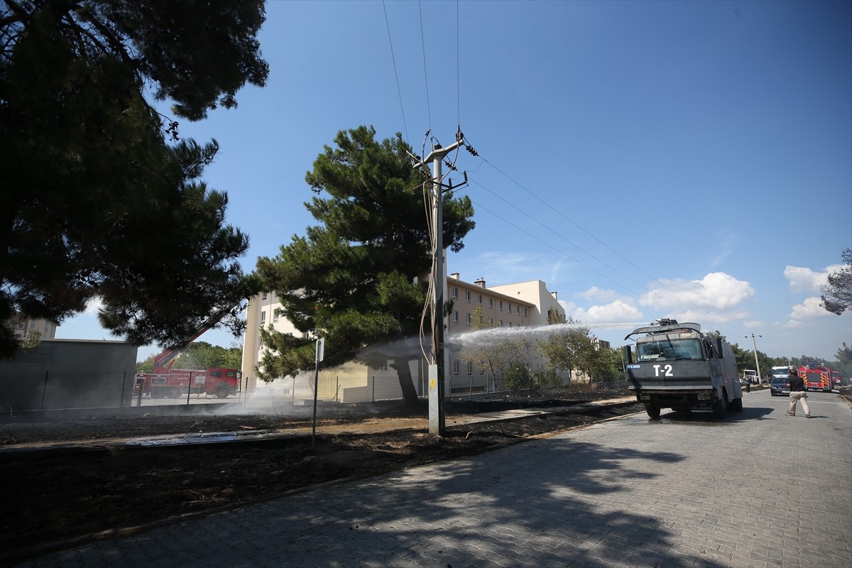 Çanakkale'de ormanlık alanda çıkan yangın kontrol altına alındı. Toplumsal olaylara müdahale aracı...