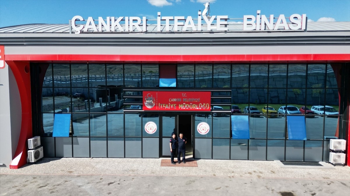 Çankırı’da görev yapan itfaiyeci Kadir ve Dilek Dönmez çift, yangın ve afetlerde birbirine destek...