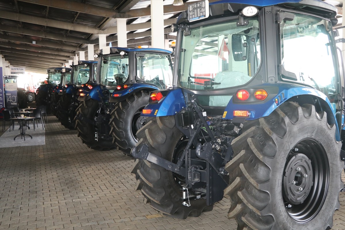 Çankırı Tarım ve Teknoloji Fuarı, düzenlenen törenle kapılarını ziyaretçilerine açtı.