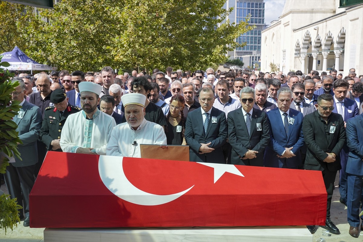 Çekmeköy'de restoranda yemek yediği sırada bir kişi tarafından bıçaklanması sonucu yaşamını...