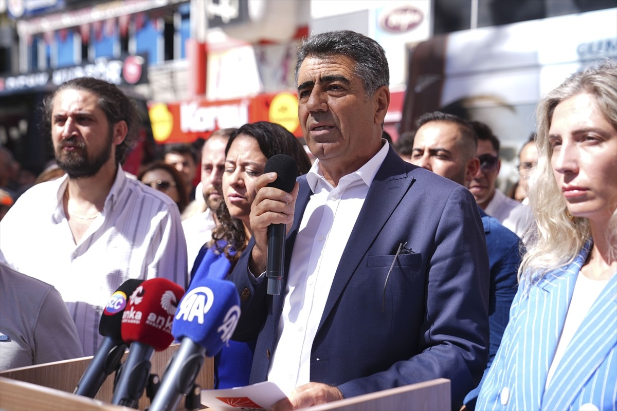 CHP'nin 102. kuruluş yıl dönümü kapsamında partinin Ankara İl Başkanlığı önünde basın açıklaması...