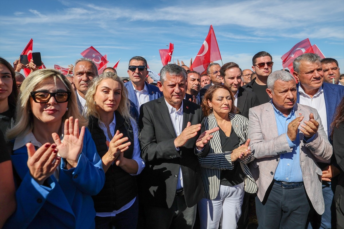 CHP Genel Başkanı Özgür Özel, Adana'dan Silivri'ye yürüyüş gerçekleştiren partisinin Gençlik...