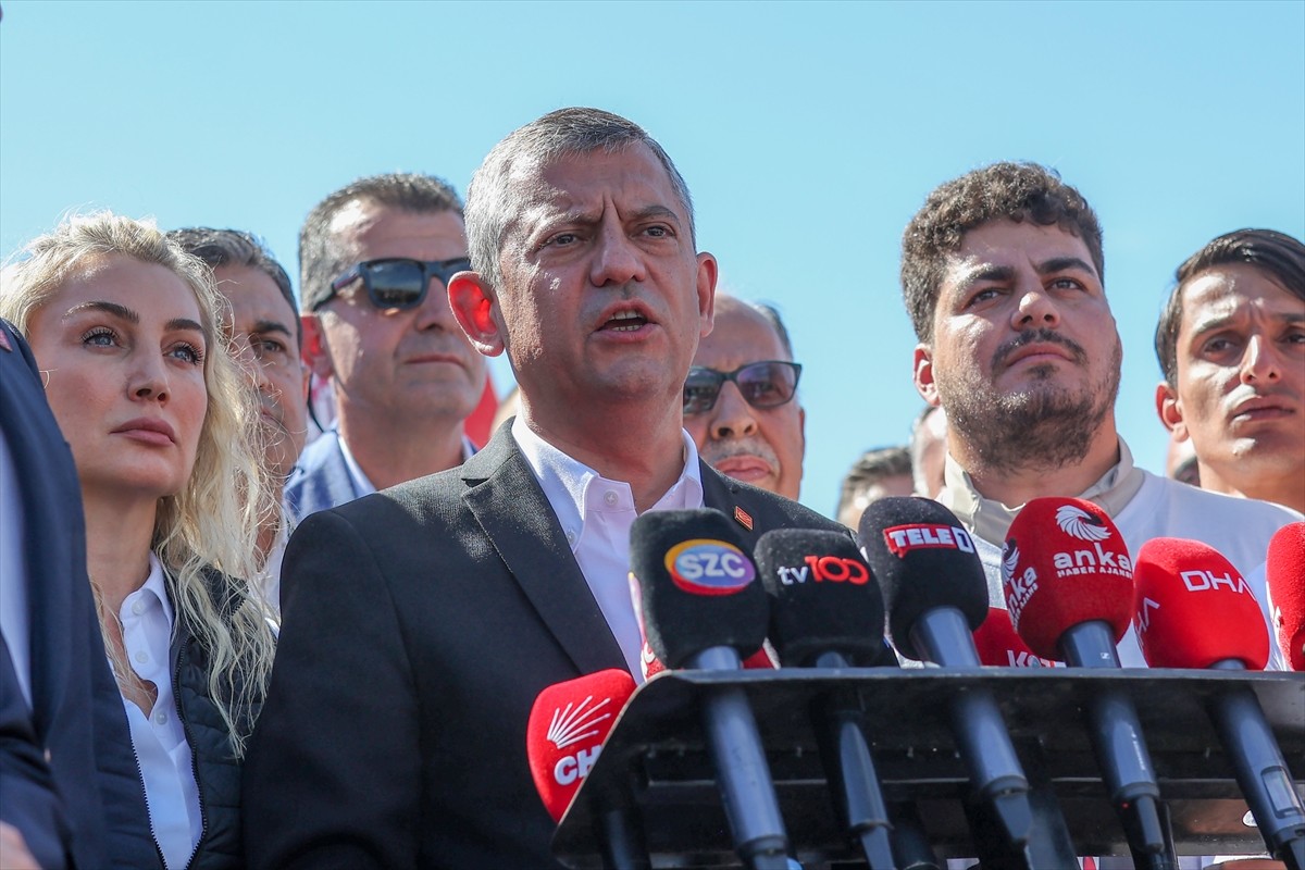 CHP Genel Başkanı Özgür Özel, Adana'dan Silivri'ye yürüyüş gerçekleştiren partisinin Gençlik...