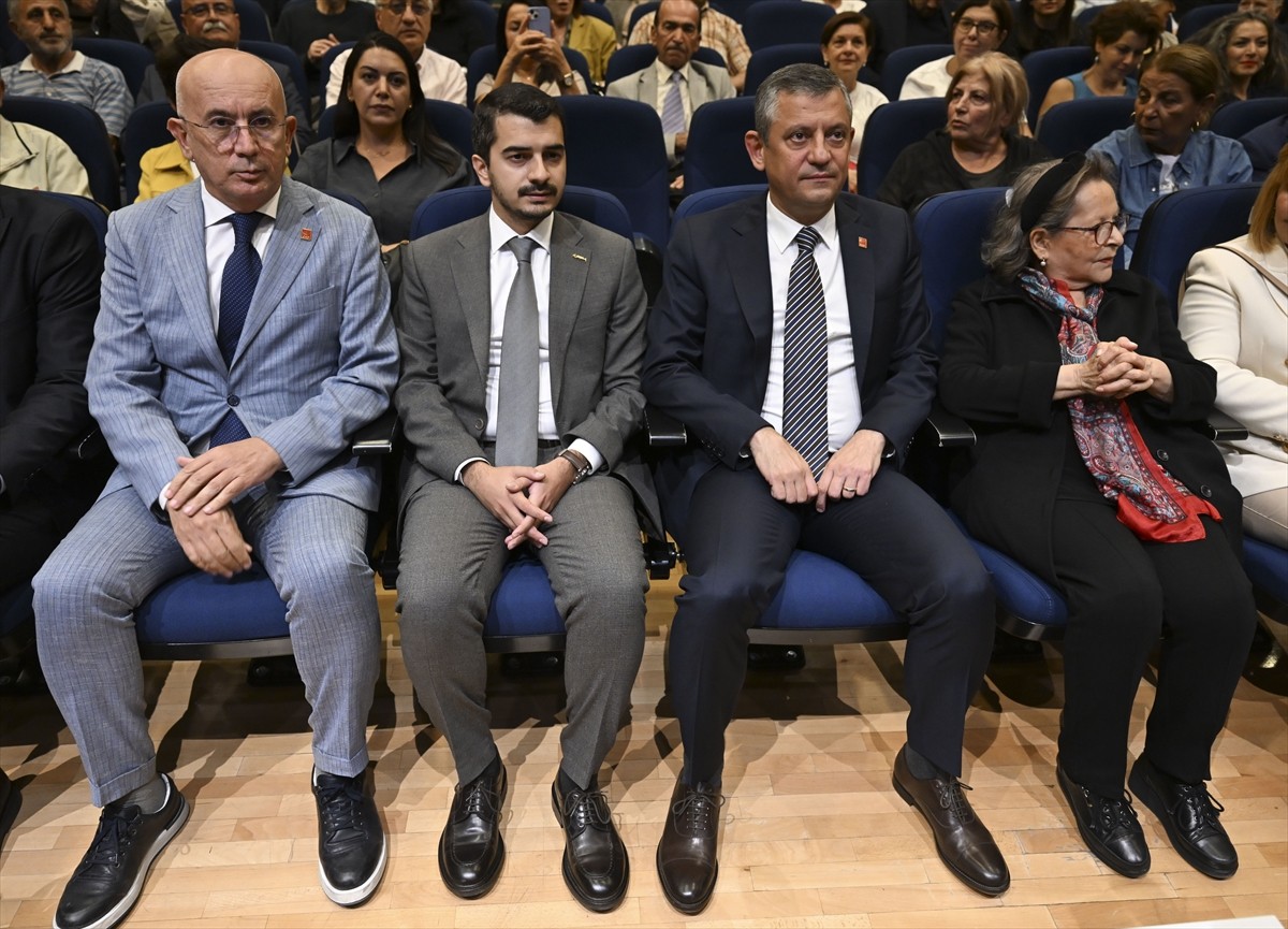 CHP Genel Başkanı Özgür Özel, Çankaya Belediyesi Doğan Taşdelen Çağdaş Sanatlar Merkezi'nde Dil...