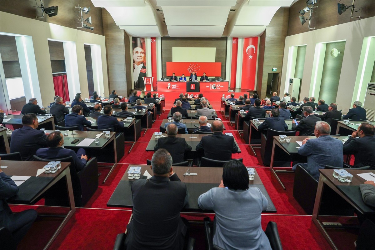 CHP Genel Başkanı Özgür Özel, partisinin il başkanları toplantısına başkanlık etti. CHP basın...