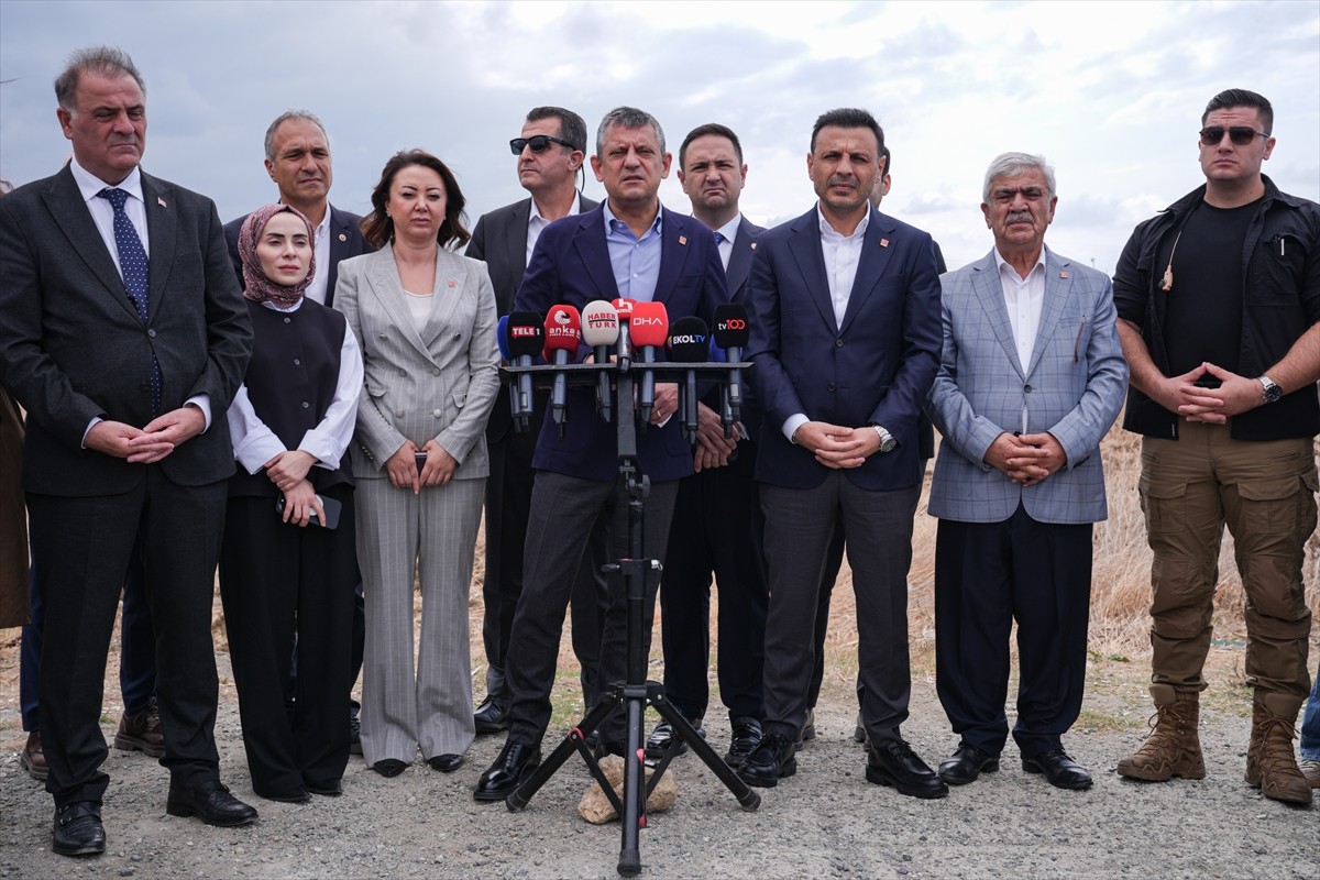 CHP Genel Başkanı Özgür Özel, tutuklanmasının ardından İstanbul Büyükşehir Belediye (İBB)...