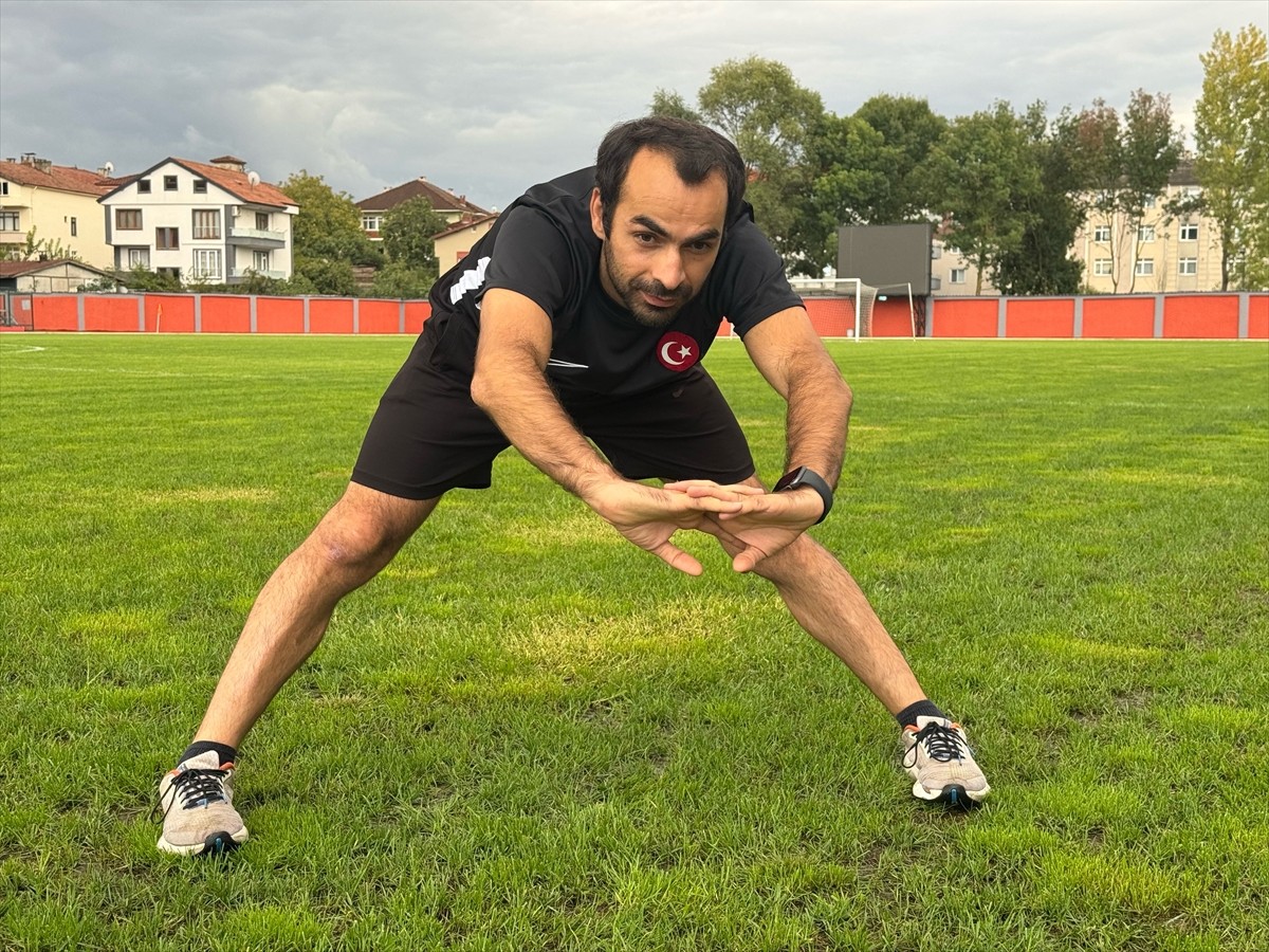 Çocukluğunda başlayan göz rahatsızlığı sonrası 20 yaşında görme yetisini kaybeden Ertuğrul...